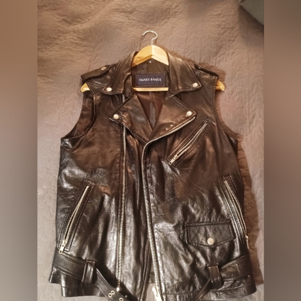 FAUX LEATHER SLEEVELESS JACKET
